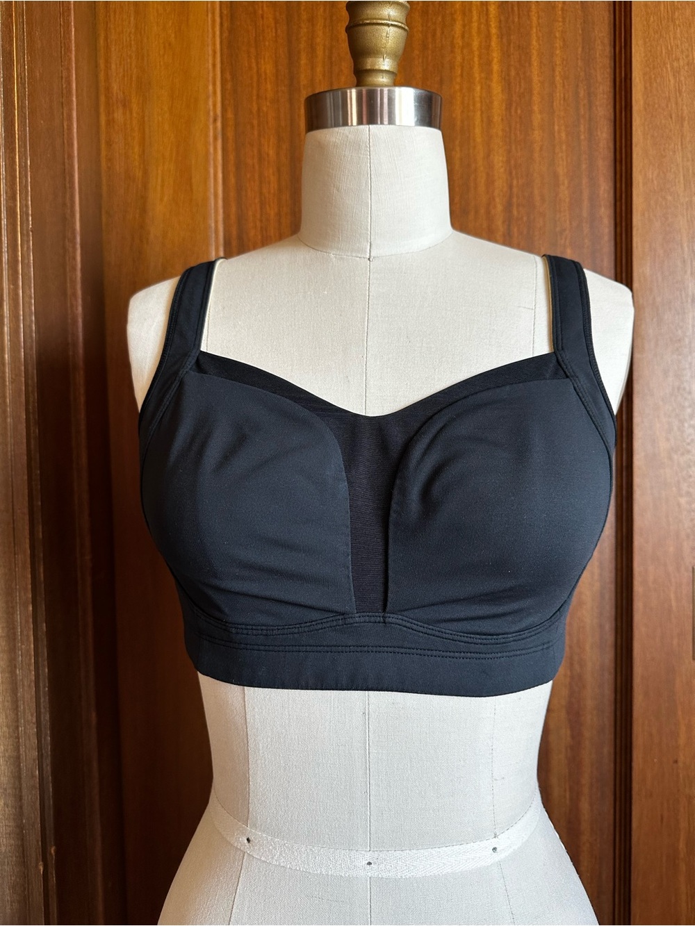 Lululemon Wireless Support Sports Bra 36D w/adjustable straps Back closure